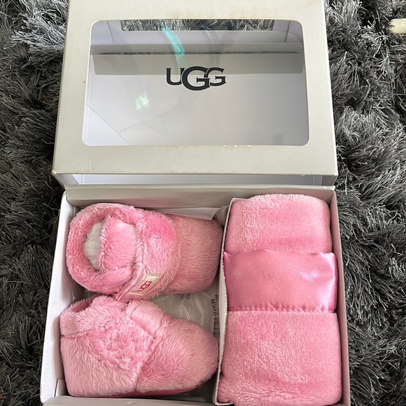 UGG Other - UGG baby girl blanket & Booby set!!!!!